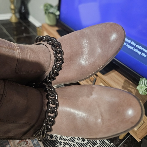 COACH Adella Burnished Calf Leather Taupe Grey Chain Flat Ankle Boots. Size 6.5 - Picture 15 of 16